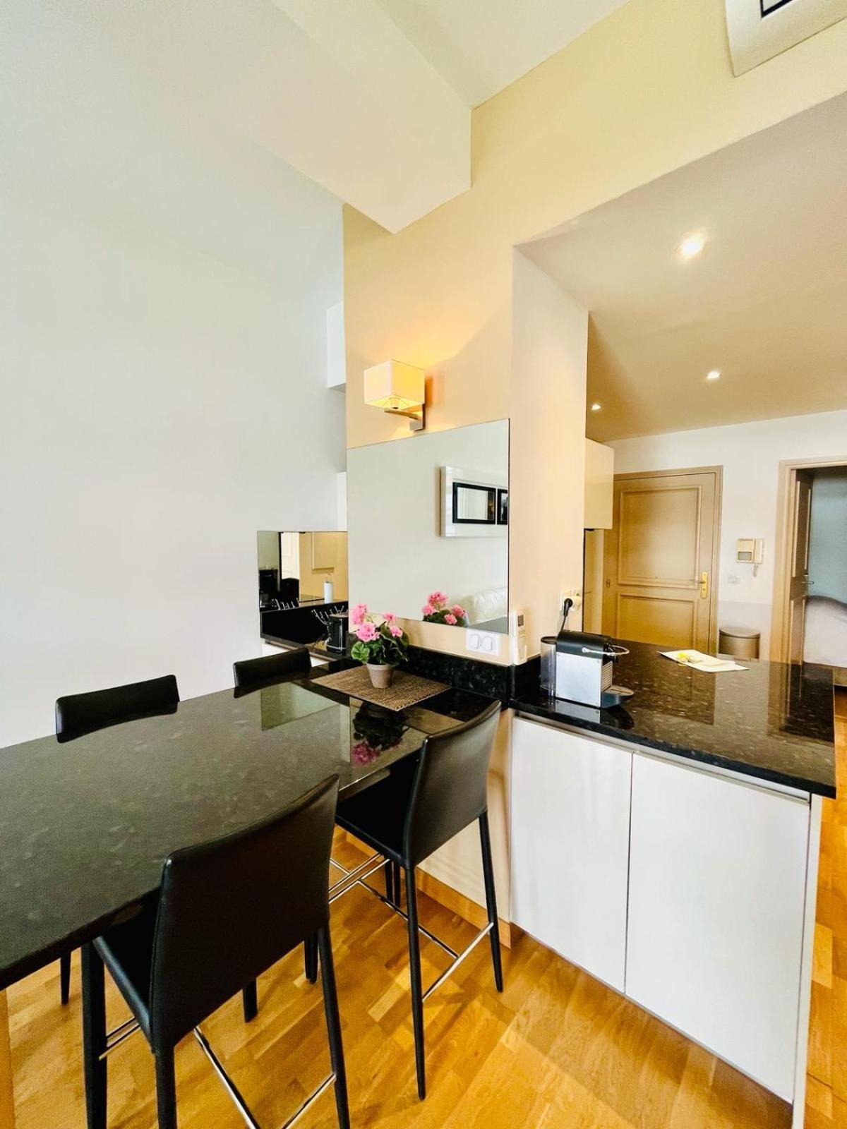 Apartment Golden Triangle 2br/2ba *