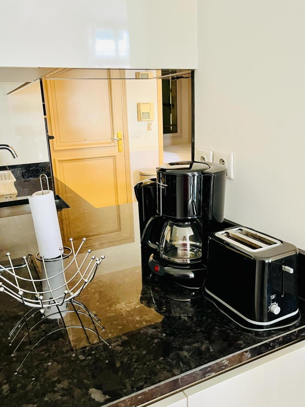 Golden Triangle 2br/2ba Apartment *
