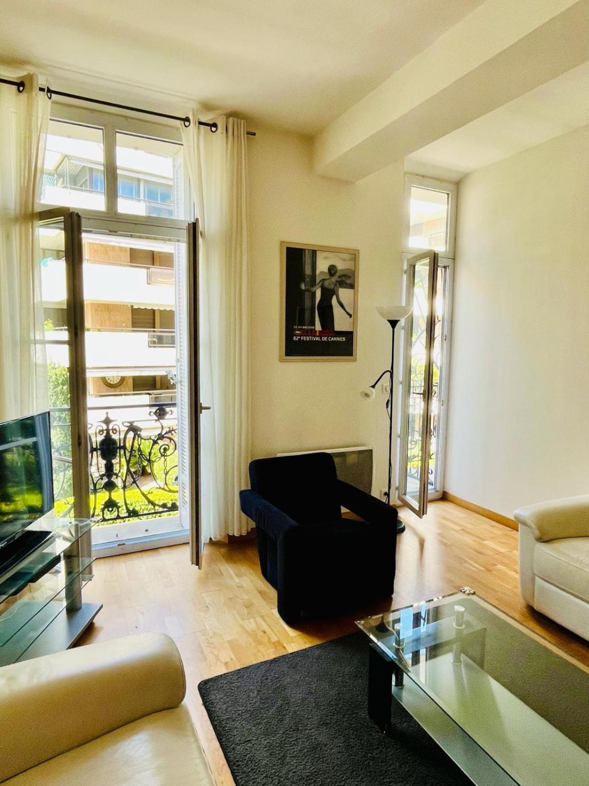 Apartment Golden Triangle 2br/2ba
